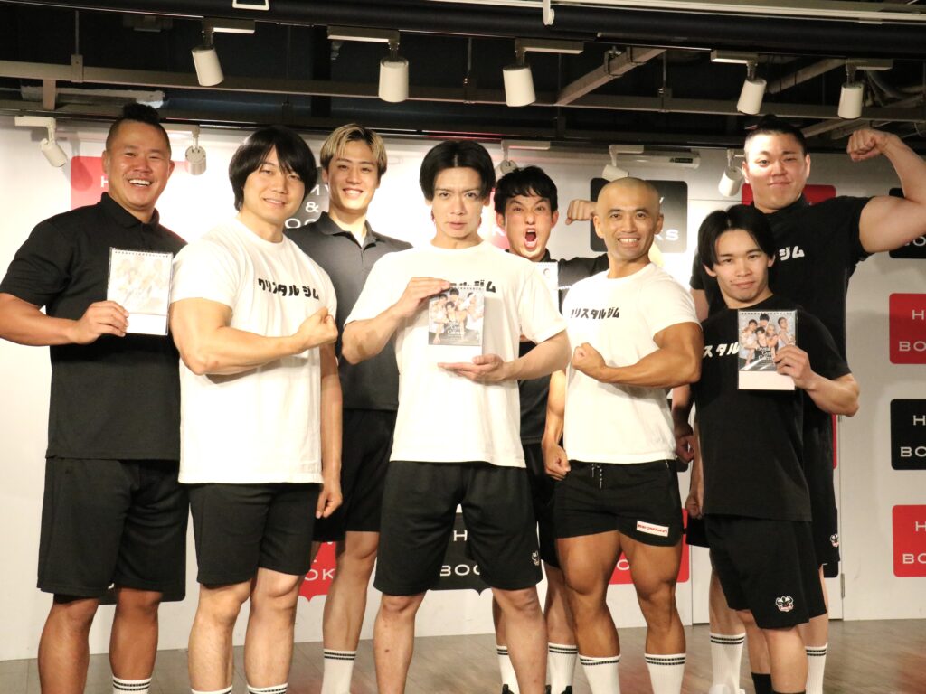 マッチョ芸人たちのアイドル風ショットは必見!? 『クリスタルジム日めくりカレンダー』に野田クリスタル「筋肉っていうのはかわいいことに気づいた」 | FANY Magazine