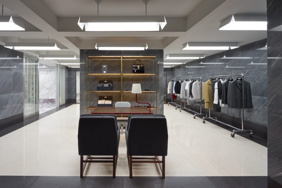 店舗の中