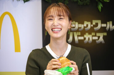 菅井友香 恐竜の真似披露や櫻坂46時代思い出！「ジュラシック・ワールド バーガーズ」アピール6