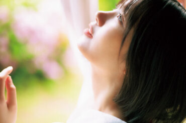 乃木坂46中西アルノ、夏の日差しで見せる美しさ　『マガジン』表紙＆巻頭グラビア | ORICON NEWS | 国内海外のニュース