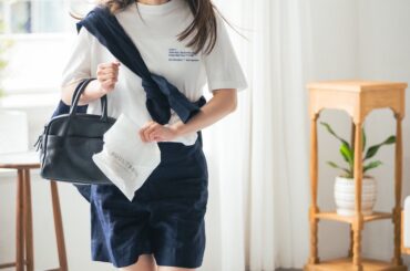 脱シンプル！白Tシャツにはシャツをたすきがけしてアクセントを加えよう【FUDGE FRIEND おしゃれさんの毎日コーディネート vol.541｜大島花菜】 | FUDGE FRIEND | ファッション