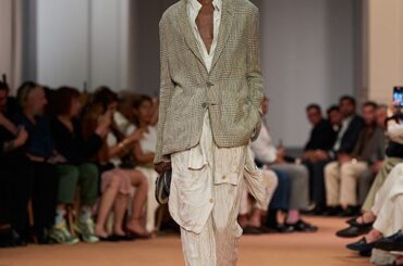 【ルック】ゼニアがドバイで 2026年春夏コレクションを発表 | FASHION | FASHION HEADLINE