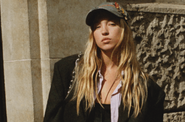 猛暑の2025年夏、モード派が選ぶのは“スポーツコア”なショートパンツ！ | Vogue Japan