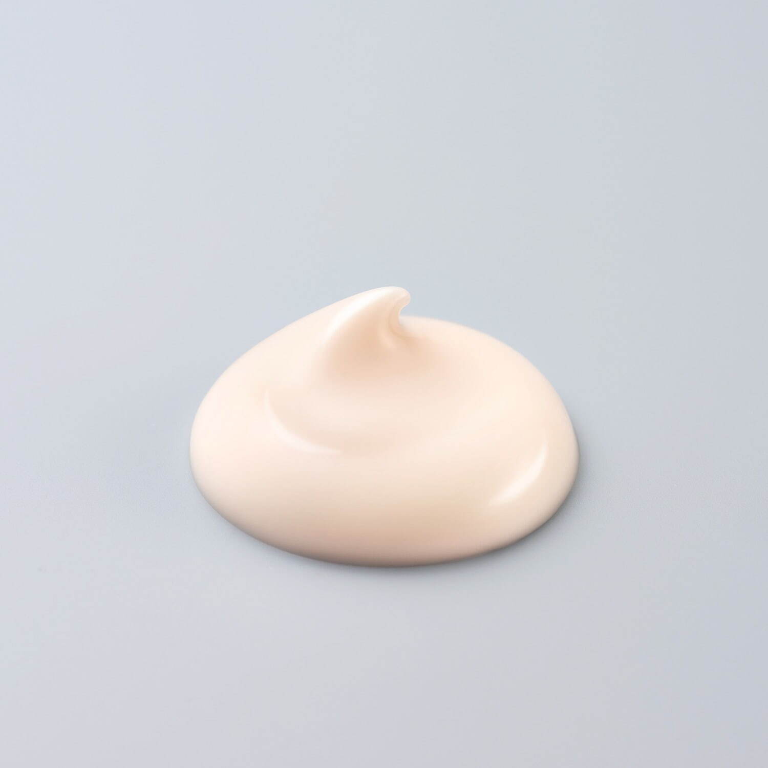 ファンケルの“エイジングケア特化”美容液が25年秋に誕生、こっくり濃厚ミルクでふっくら弾力肌へ|写真2