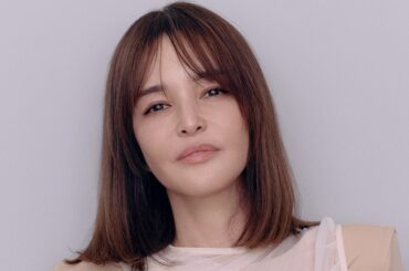 美容もエイジングも“グレー”がいい。梨花（52）の語る、ミニマルな生き方とスキンケア哲学 | Vogue Japan