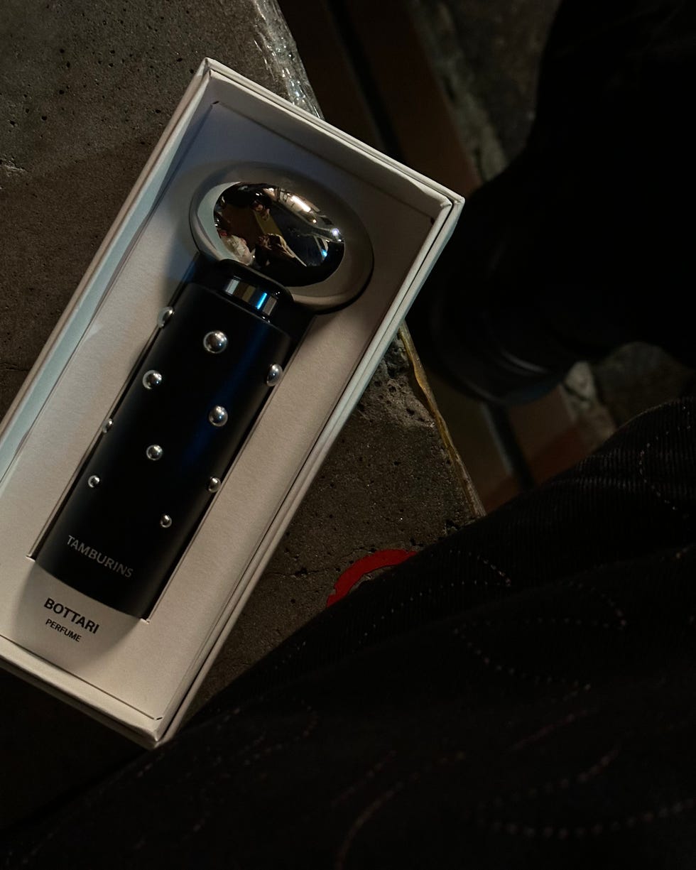 「タンバリンズ（tamburins）」パフューム ボタリ ブラック