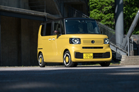 現行の3代目「ホンダN-BOX」が発売されたのは2023年10月のこと。2025年4月に初の一部改良を受けた。