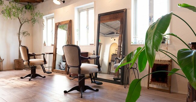 総合商社＆慶應アメフト部の経験が決め手に！“現場に強い”サーチャーが美容室の売り主に選ばれた理由とは