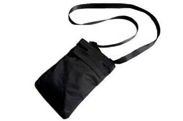 「小さくても、只者じゃない。」無印のミニショルダーが今どきオヤジにちょうどいい理由 | FORZA STYLE｜ファッション＆ライフスタイル[フォルツァスタイル]