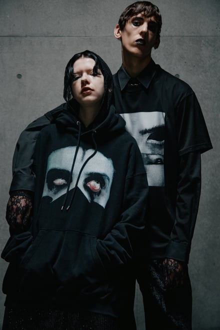 コラボを着用したモデル