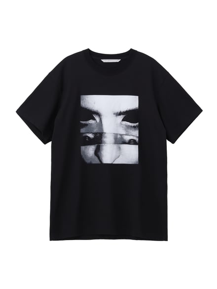 ブラックのTシャツ