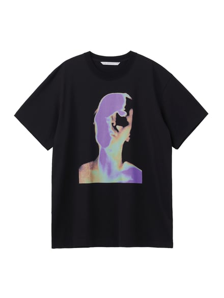 ブラックのTシャツ