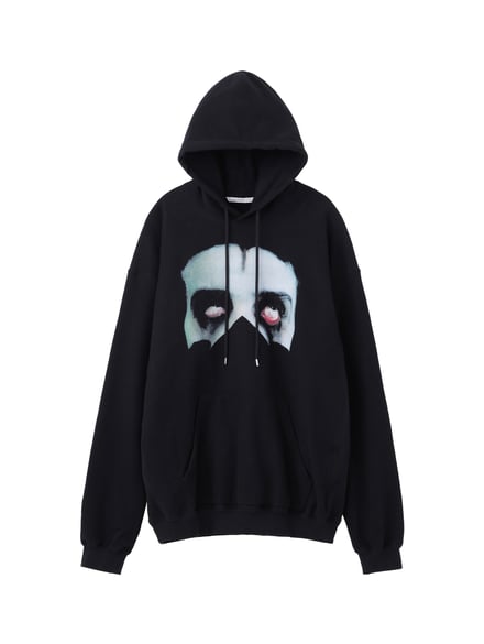 ブラックのフーディー