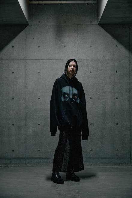 コラボを着用したモデル