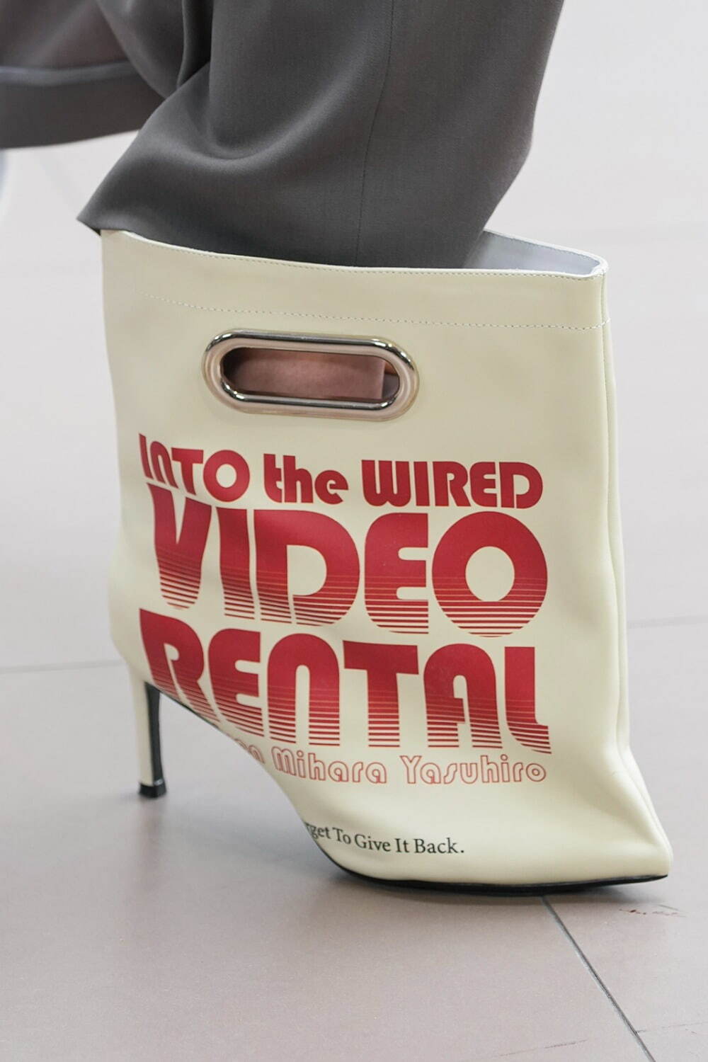 メゾン ミハラヤスヒロ 2026年春夏コレクション、軽妙な遊び心｜写真87