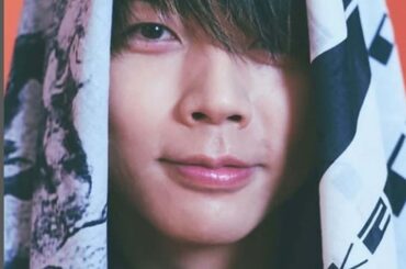 NEWSの大人気メンバー　濃いアイシャドウに左右非対称ファッション「誰？」独得すぎる姿にファン大混乱 | Smart FLASH/スマフラ[光文社週刊誌]