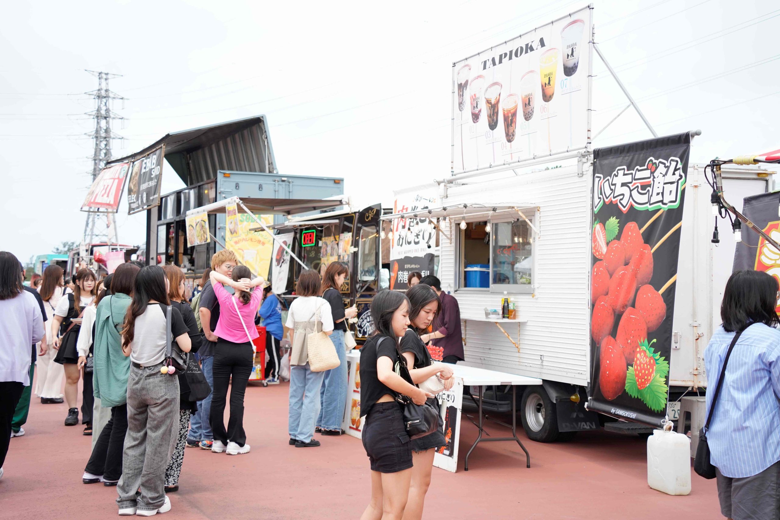 オキナワコレクション　キッチンカー