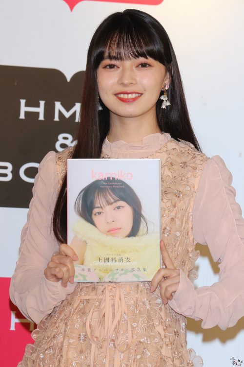 アンジュルム 上國料萌衣が語るアイドルの“素の笑顔”の魅力。卒業直前ラスト写真集で解禁！飾らない美しさにファン歓喜