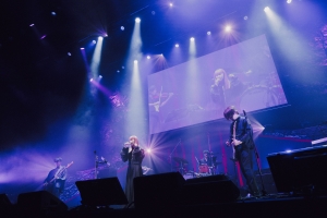 ライブ×アフレコ！『東京喰種FES. -PLAY BACK-』公式イベントレポートが公開！豪華声優陣（花江夏樹、雨宮天、花澤香菜、釘宮理恵、岸尾だいすけ、豊永利行）による生アフレコやTK from 凛として時雨、People In The Box、österreich、Cö shu Nieの4組がスペシャルライブを披露！
