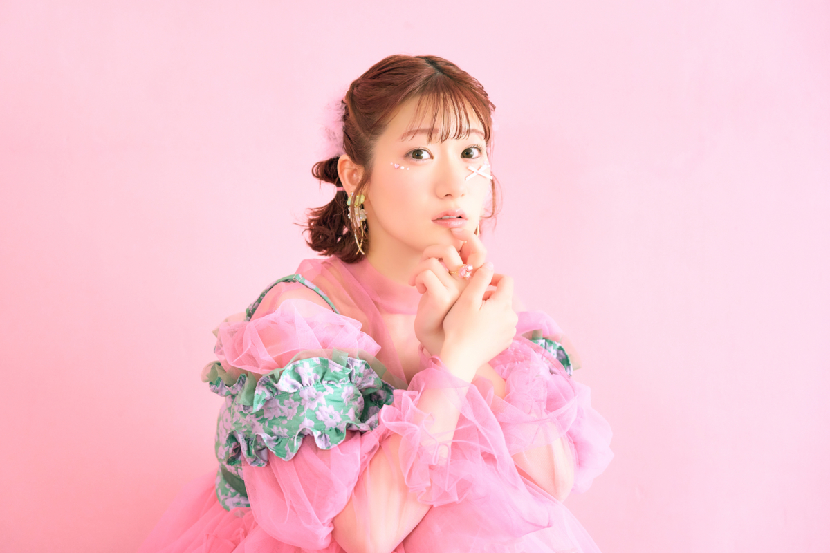声優・アーティスト 岡咲美保 【7/2（水）発売】 1stミニアルバム「SHAKING」より「イエロー♡ビート」 先行配信＆リリックビデオが公開！更に！ リード曲 「少女のすゝめ」 が6月27日（金）配信決定！