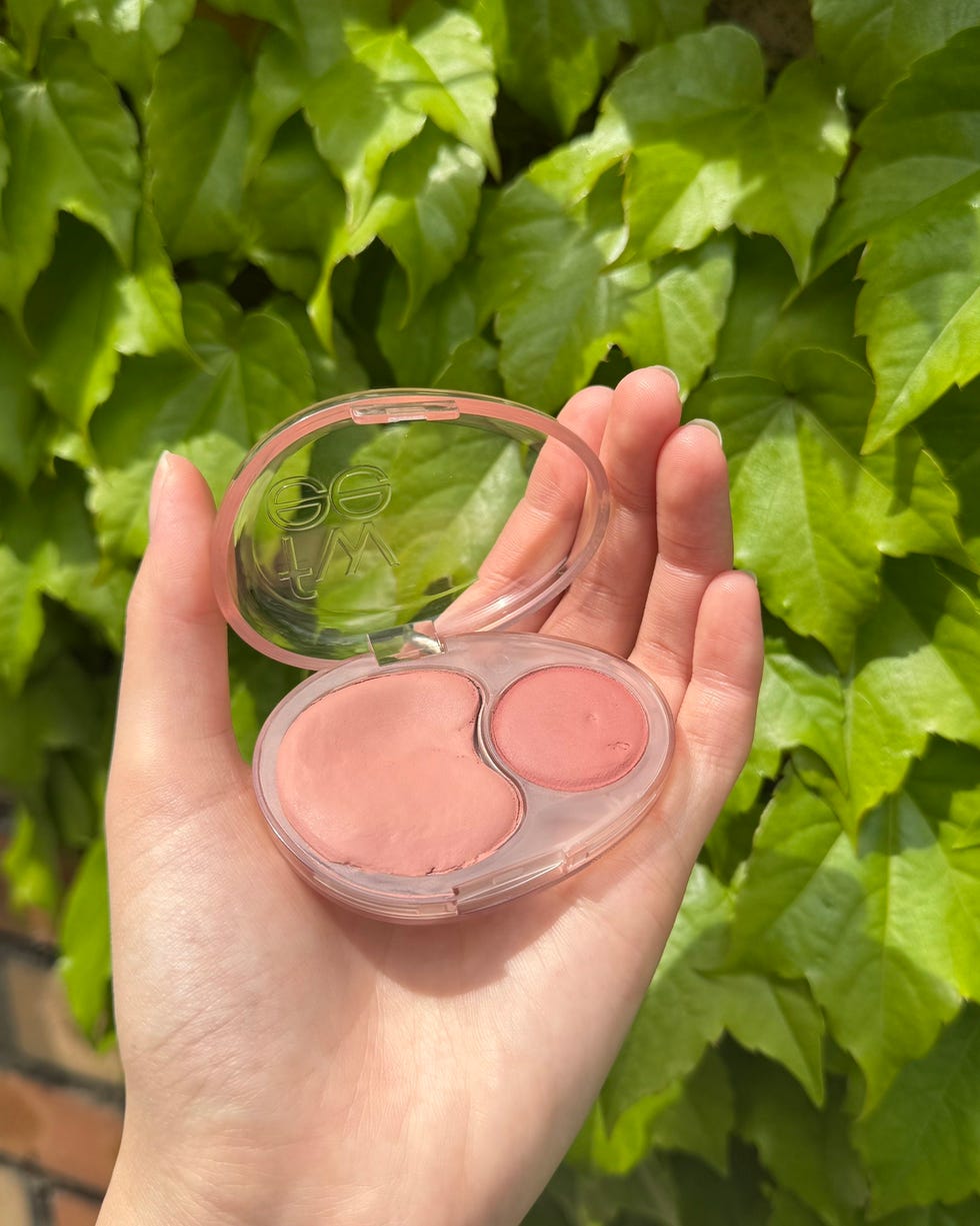 「フィー（fwee）」デュアルチークメロウ ロージートーク