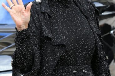 カーダシアン家の69歳クリス・ジェンナー、見事な若返りの美容整形手術の執刀医が判明｜Pen Online