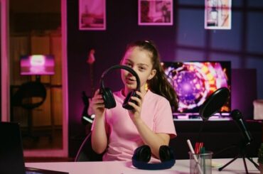 問題視される美容インフルエンサーの低年齢化、少女たちが刺激の強いコスメを多用…アドバイスも「不適切」｜Pen Online