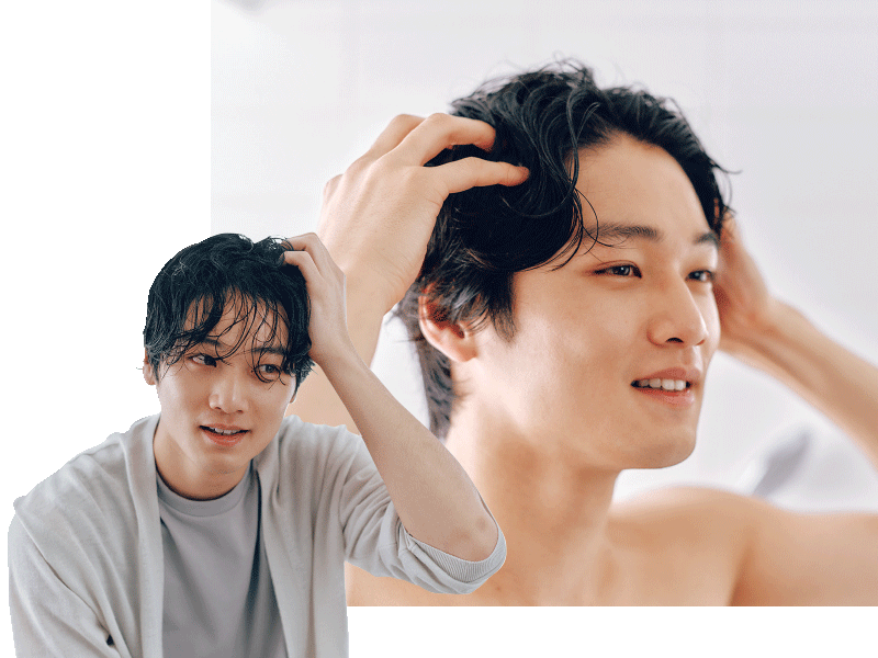 「サクセス24」のモイストフィールシャンプーを使って洗髪する中川大輔