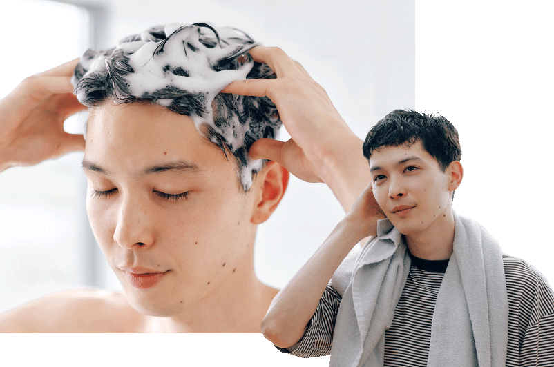 「サクセス24」のフレッシュフィールシャンプーを使って洗髪する守屋光治