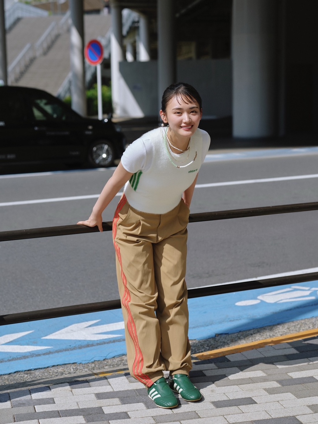 櫻坂46 山﨑天、adidas Originals薄底スニーカー Low-Profileを履きこなす!!