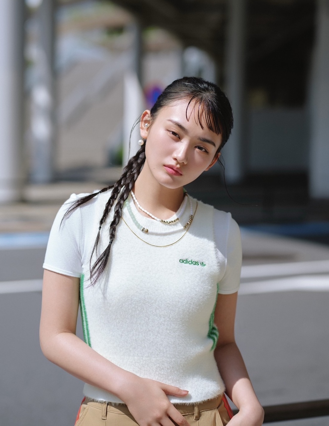 櫻坂46 山﨑天、adidas Originals薄底スニーカー Low-Profileを履きこなす!!