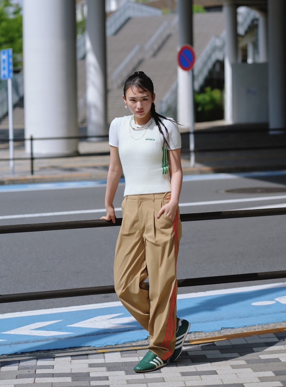 櫻坂46 山﨑天、adidas Originals薄底スニーカー Low-Profileを履きこなす!!
