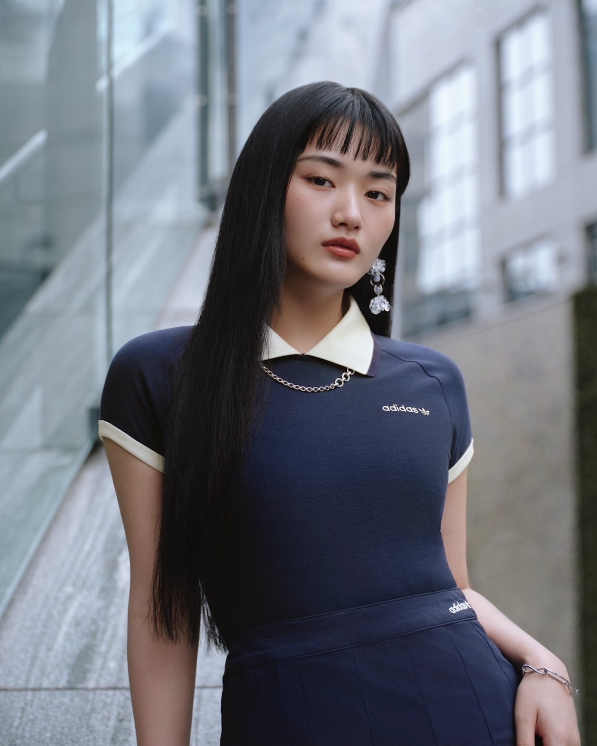 櫻坂46 山﨑天、adidas Originals薄底スニーカー Low-Profileを履きこなす!!