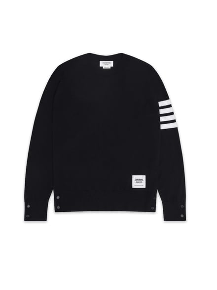 ブラックのメンズプルオーバー