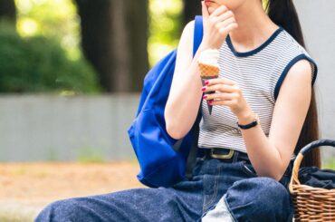 猛暑だっておしゃれに！タンクトップ×デニムでヘルシーな肌見せコーデ【FUDGE 7月号連動企画-エミリーの1ヶ月留学記 | DAY 15】 | FUDGE FRIEND | ファッション