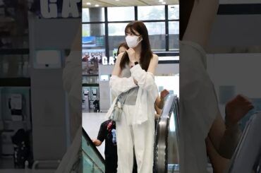 NiziU、夏の空港ファッションを披露しながら出国する妖精たち #shorts