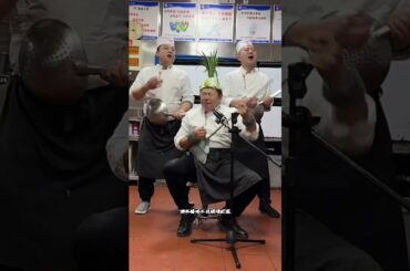 爱青山、爱绿水、爱蓝蓝的天……