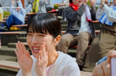 浜辺美波、ポニーテール姿でロッチの二人と野球観戦　NTTドコモ新CM「ナイスバッテリー」篇公開