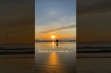 海にすべてを洗い流してもらいましょう🌊 | 日の出と反射 #海 #平和 #日の出 #祝福