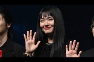 櫻坂46山崎天、スリットから美脚チラリ LA満喫ショットに「眩しい」「私服センス良すぎ」の声