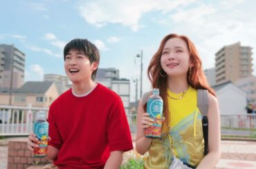 畑芽育、高橋文哉出演／コカ・コーラシステム「やかんの麦茶」CMシリーズ「もうひとつのクレヨンしんちゃん やかんの家族だゾ！」第6話「お久しぶりの春日部だゾ！」篇 30秒