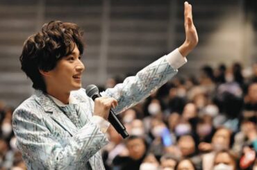 青山新、1000人のファンを前に新曲と昭和の名曲で彩った心に響く一夜