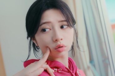 桜田ひより、ほっぺを“プニッ”とされ困り顔！？総勢50人の生徒たちとコミカルな演技　「ホットペッパービューティー学割」新CM