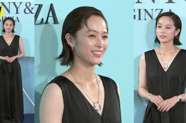 清野菜名、二の腕のぞかせたブラックのセットアップ姿／「ティファニー 銀座」オープニングイベント