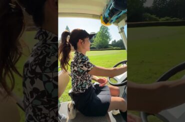 山本里菜と沖田愛加の「チーム：アリ🐜」のロケオフショットをお届け💖 この日はゴルフカートをたくさん運転しました🚗³₃  お天気も良くてゴルフ日和でした☀️#山本里菜 #沖田愛加