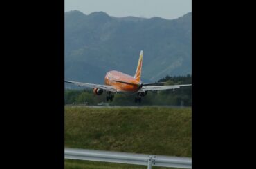 信州スカイパーク12号駐車場でFDAとやまびこ号を眺めて　2025.5.5 松本空港　オレンジ#Shorts