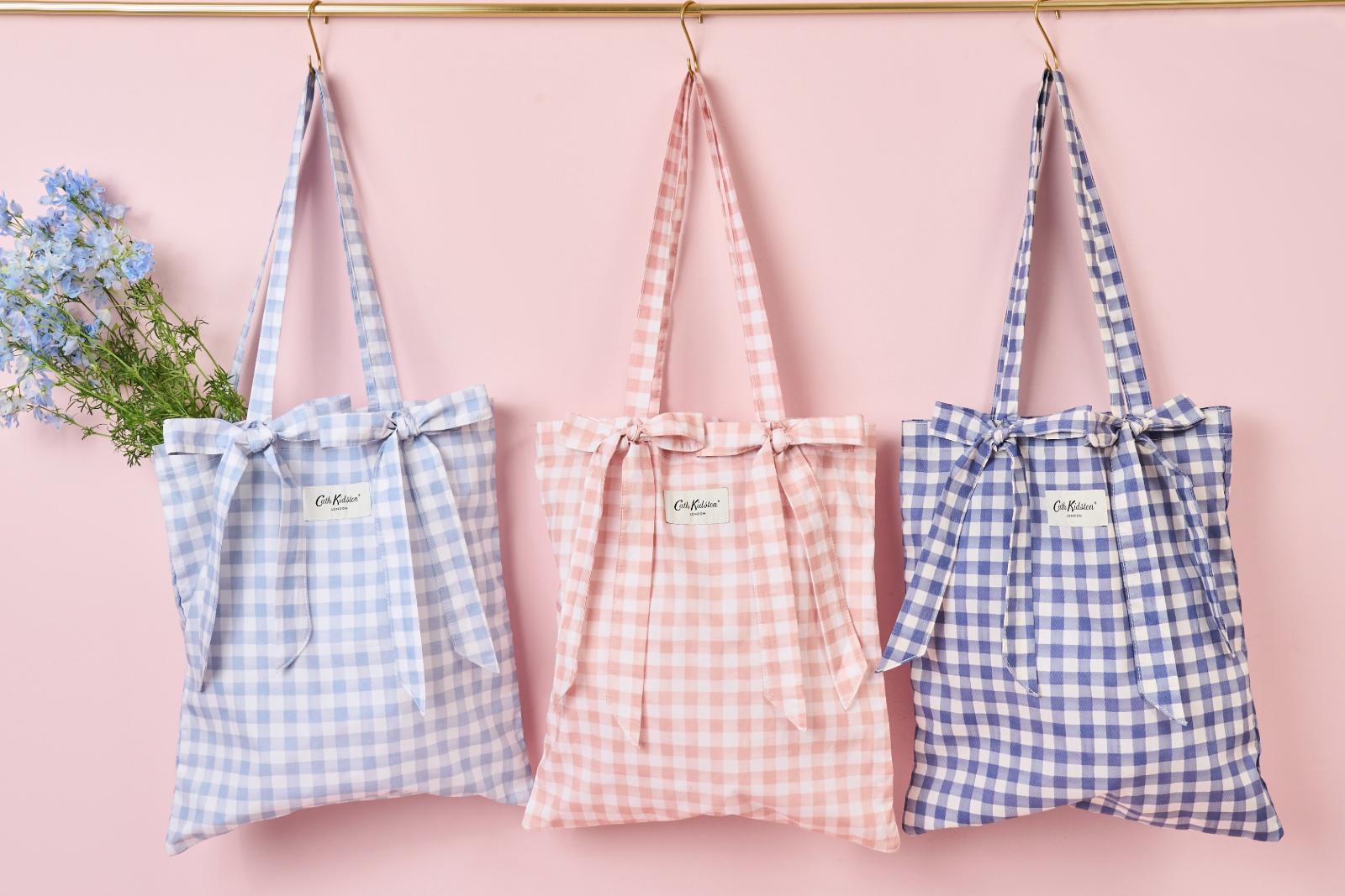キャス キッドソン“手書き”のギンガムチェック雑貨、結べるリボン付きトートバッグ&ポーチ – ファッションプレス キャス キッドソン“手書き”のギンガムチェック雑貨、結べるリボン付きトートバッグ&ポーチ - ファッションプレス