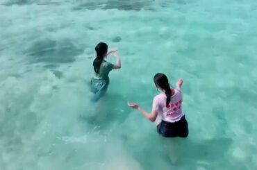 着替えがないのに服のまま海に飛び込むSTU48