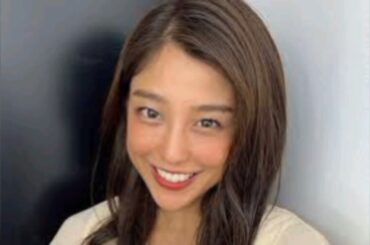 岡副麻希、美背中ざっくり水着姿 娘とのプール満喫ショットに反響「スタイル良すぎ」「健康的」