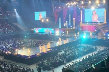 チーム８撮影タイム　制服の羽根